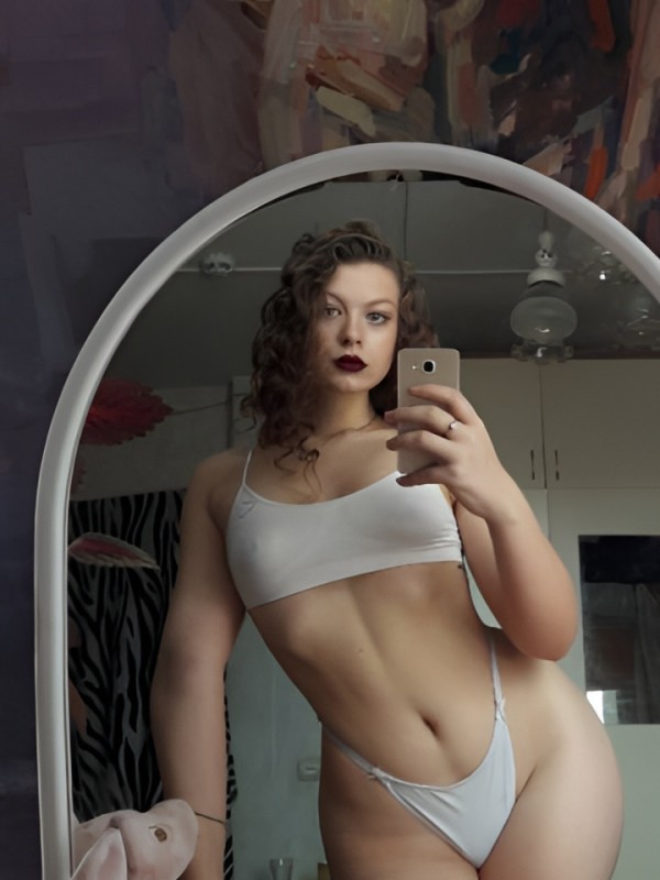 Снежана привлекательная девушка из Сыктывкара цена от 2500 руб