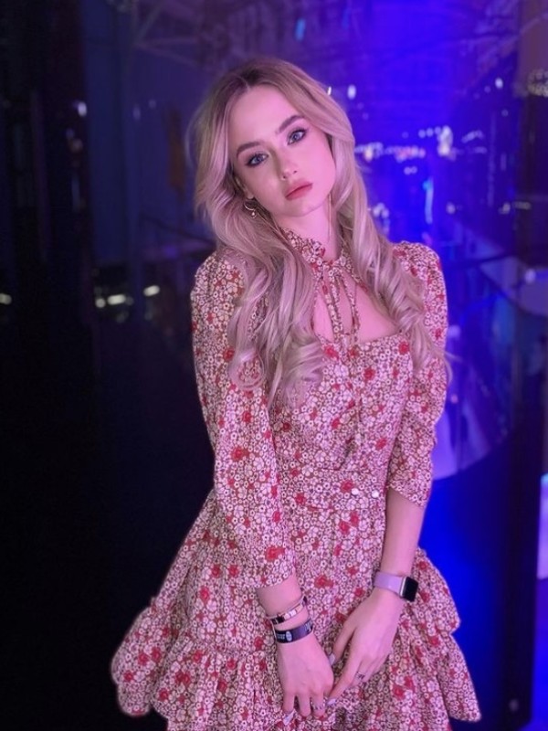 🎥 Евгения привлекательная девушка из Сыктывкара цена от 6000 руб